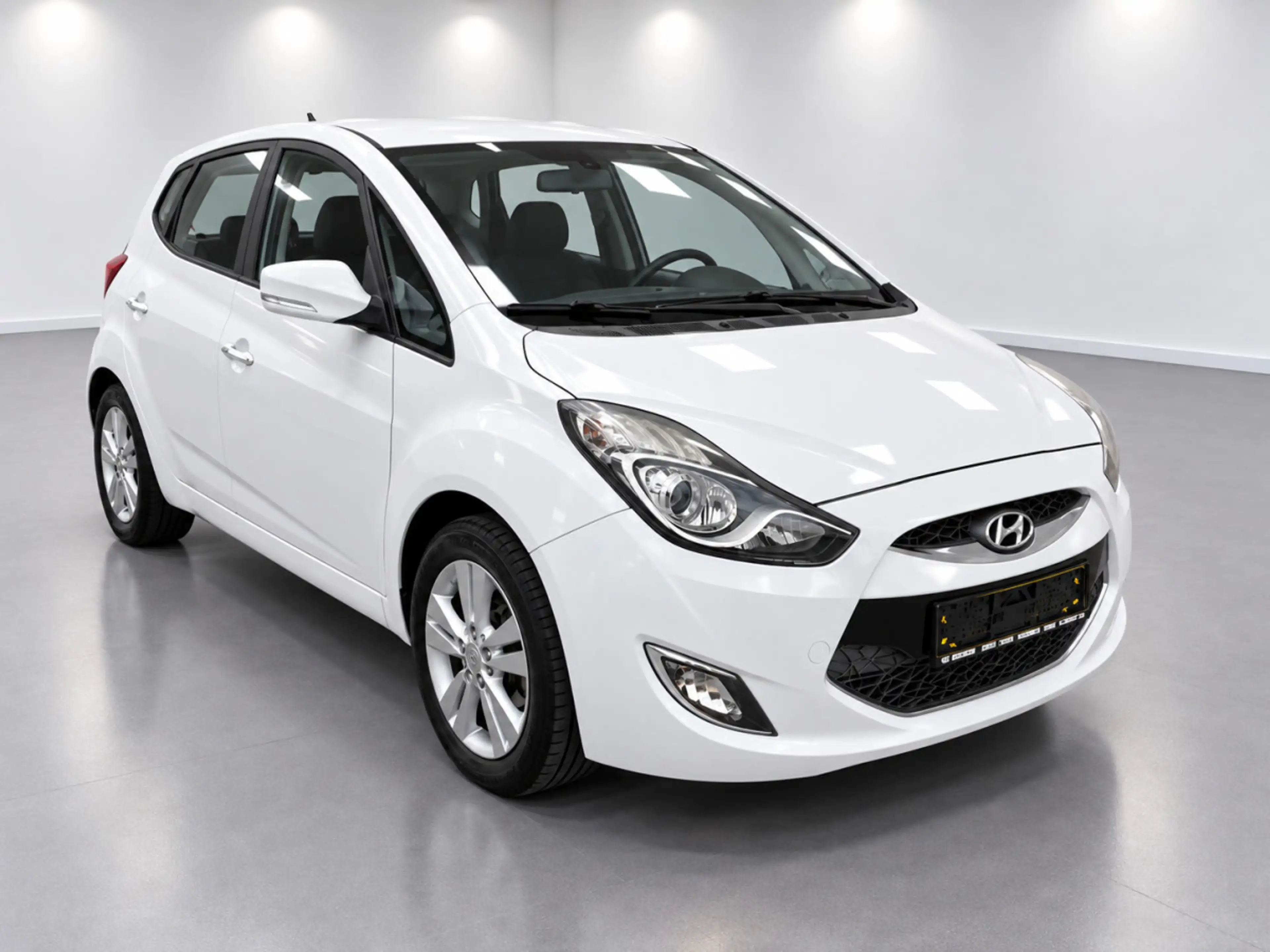 Hyundai iX20 1.4 CRDI 77 Classic blue Navi Pdc Cruise — photo 2
