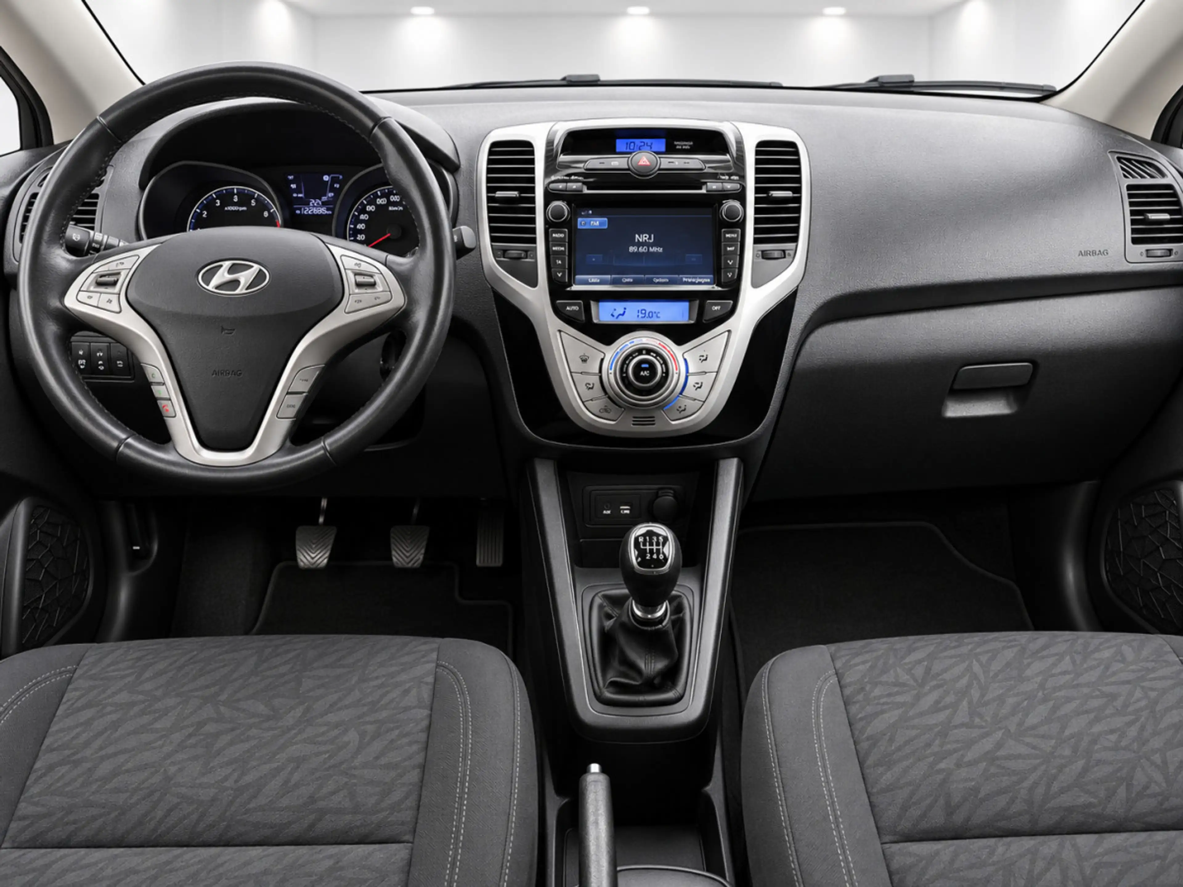 Hyundai iX20 1.4 CRDI 77 Classic blue Navi Pdc Cruise — photo 4