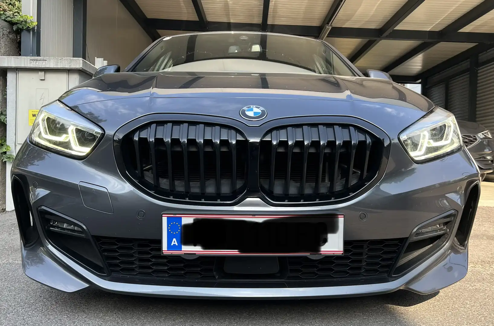 BMW 120 d xDrive M Sport Grau - 2