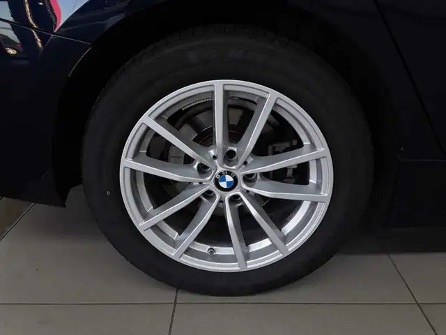 BMW 3 Series view 17