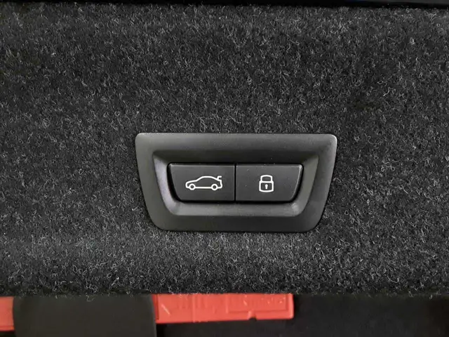 BMW 3 Series view 18
