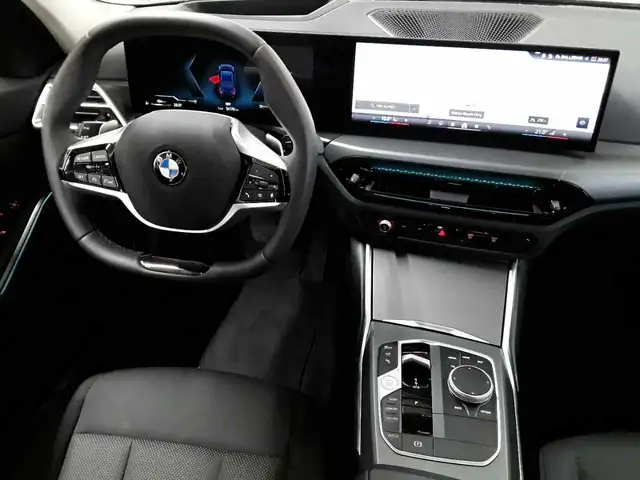 BMW 3 Series view 5