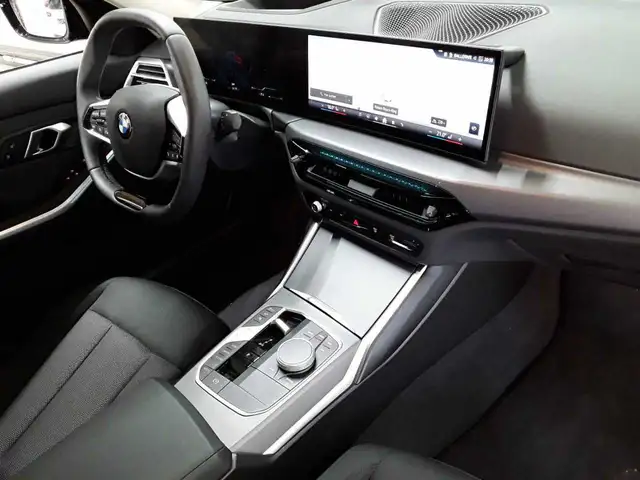 BMW 3 Series view 12