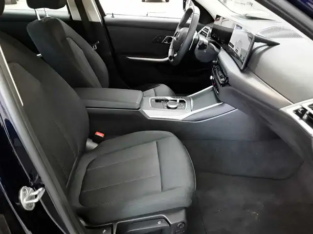 BMW 3 Series view 11