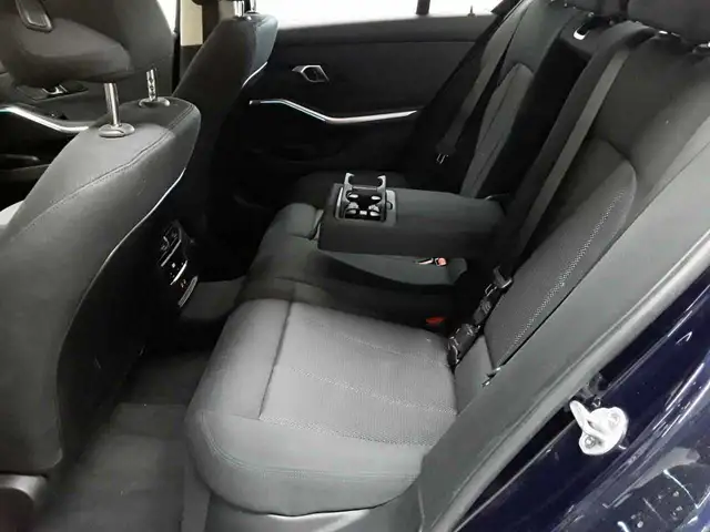 BMW 3 Series view 7
