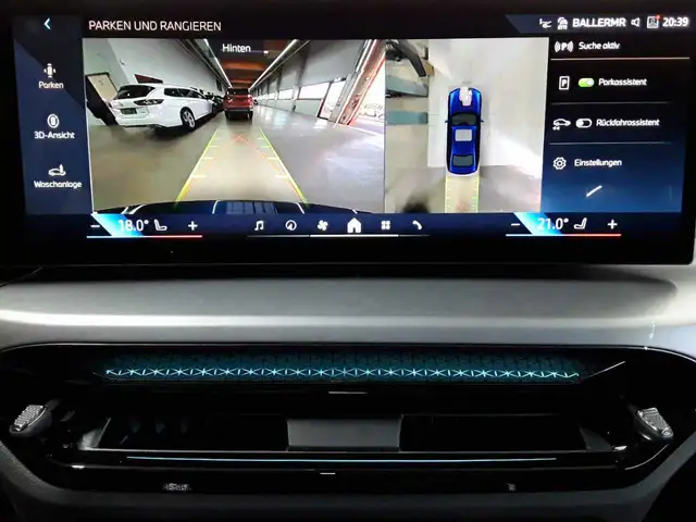 BMW 3 Series view 14