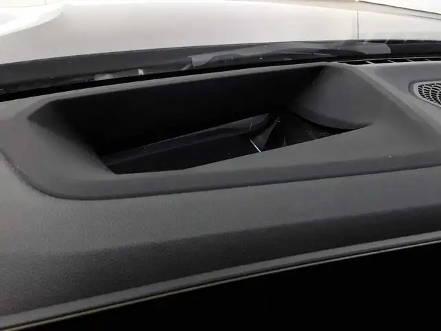 BMW 3 Series view 15
