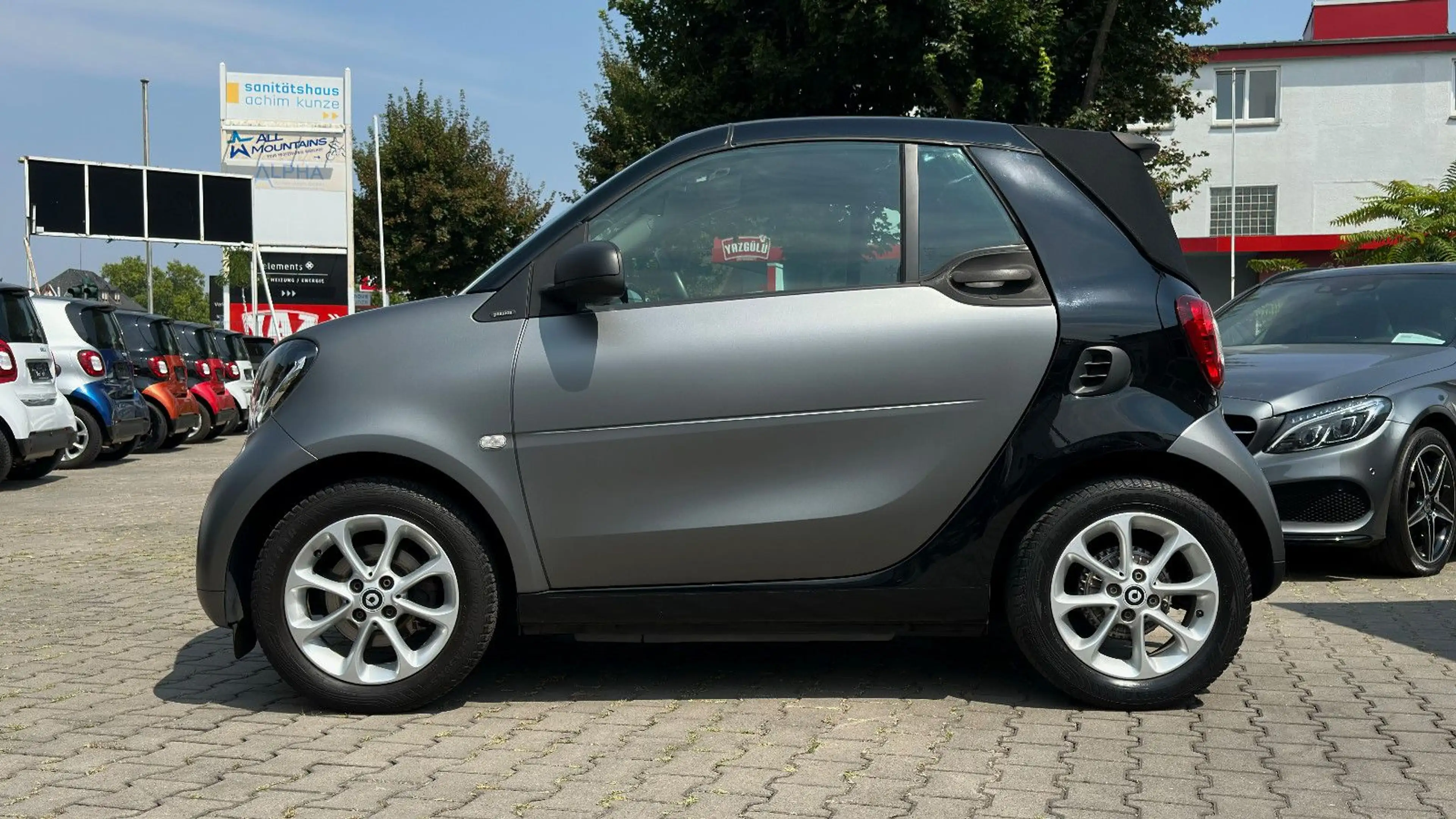 smart forTwo Cabrio TURBO DCT TITANIA MATT GREY & BLACK *TOP* — photo 7