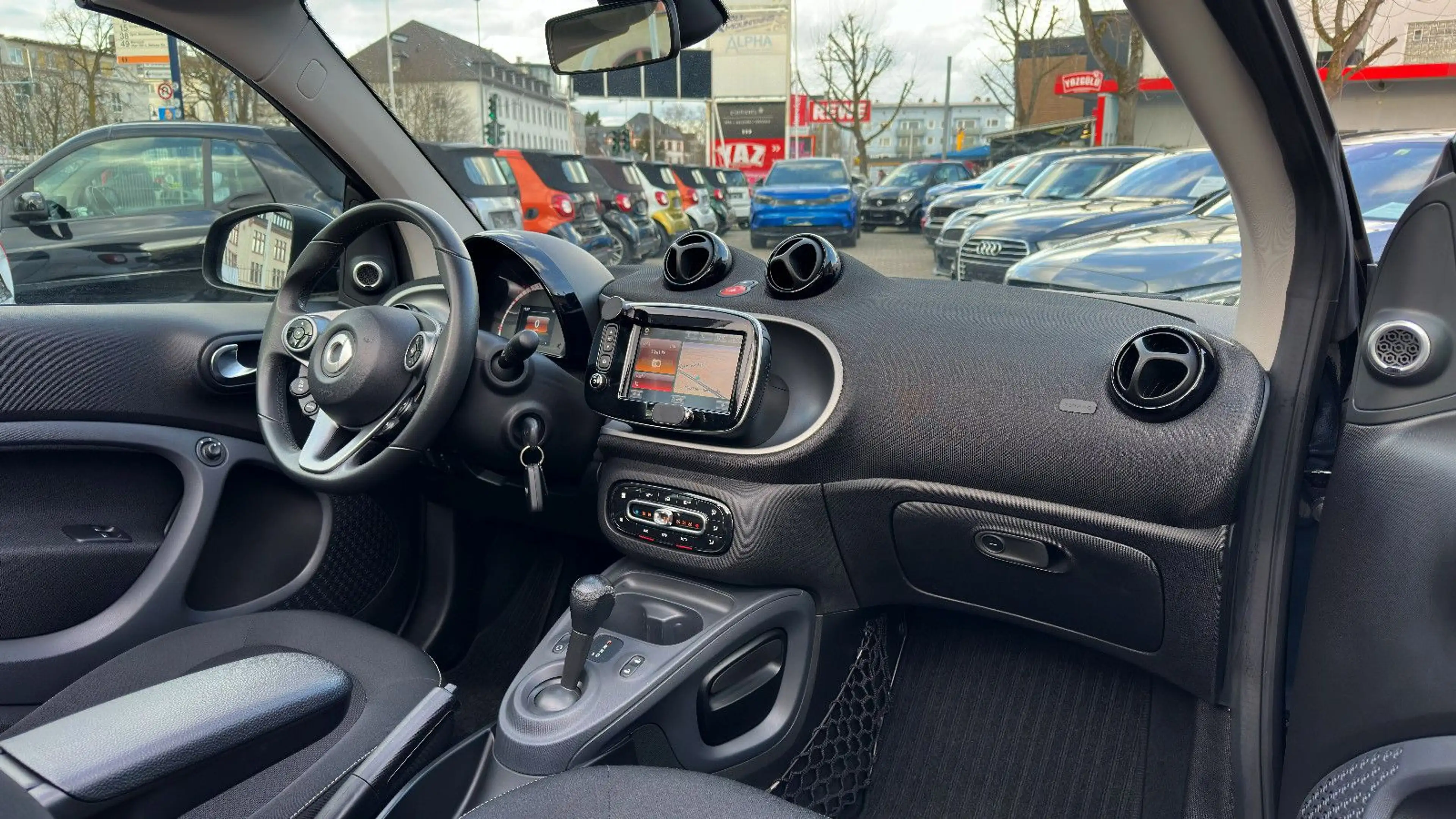 smart forTwo Cabrio TURBO DCT TITANIA MATT GREY & BLACK *TOP* — photo 13