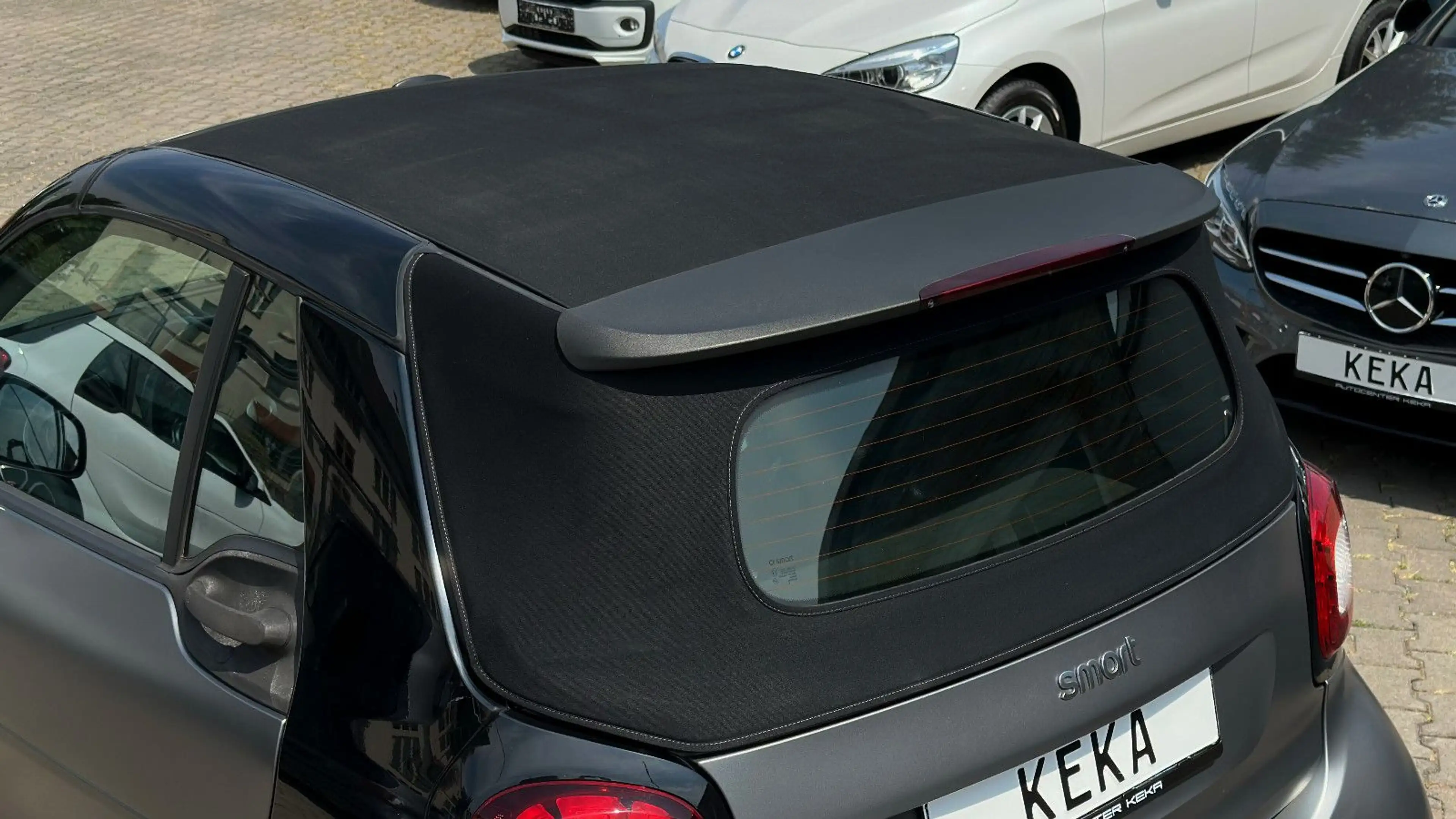 smart forTwo Cabrio TURBO DCT TITANIA MATT GREY & BLACK *TOP* — photo 4