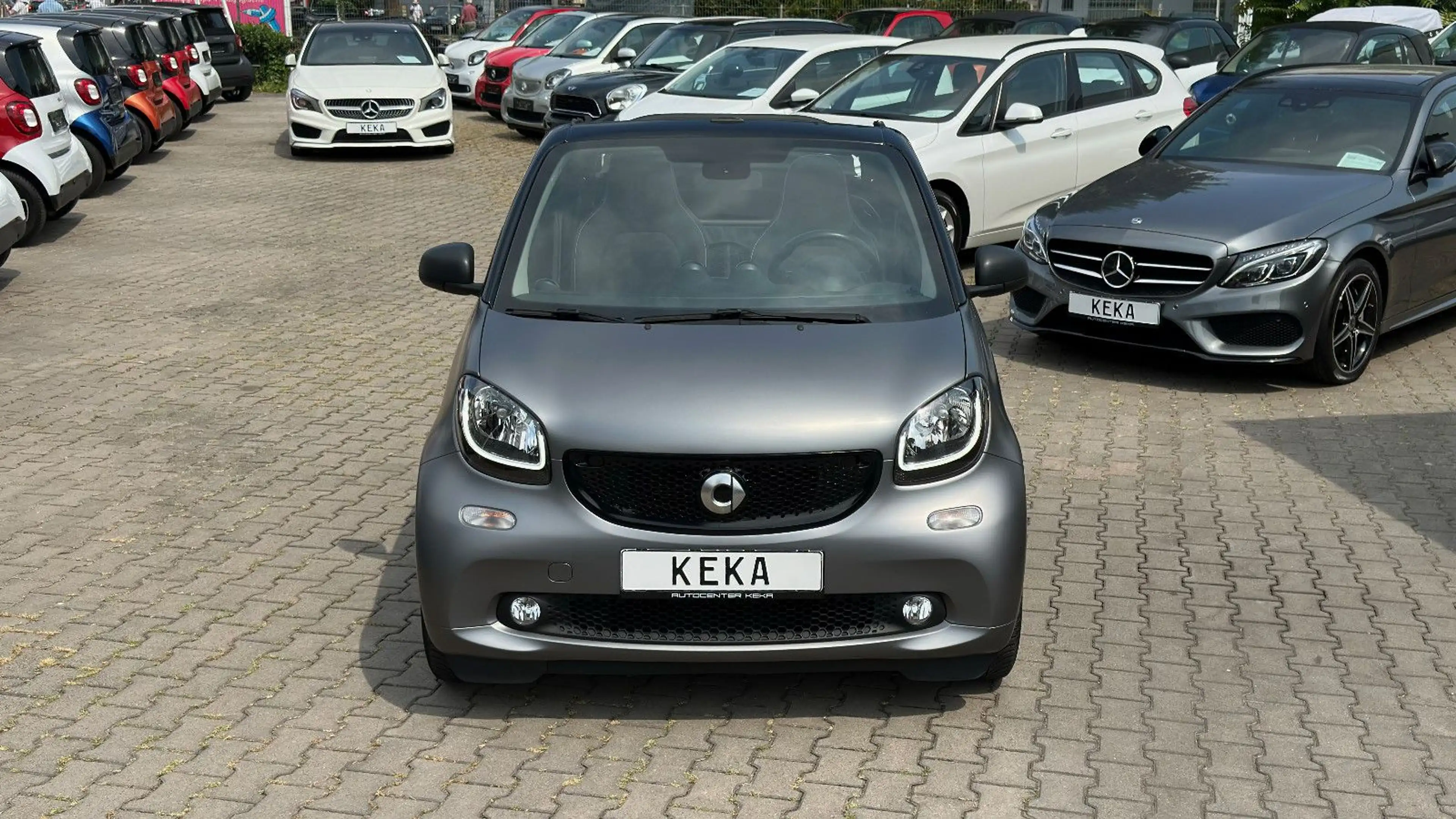 smart forTwo Cabrio TURBO DCT TITANIA MATT GREY & BLACK *TOP* — photo 6