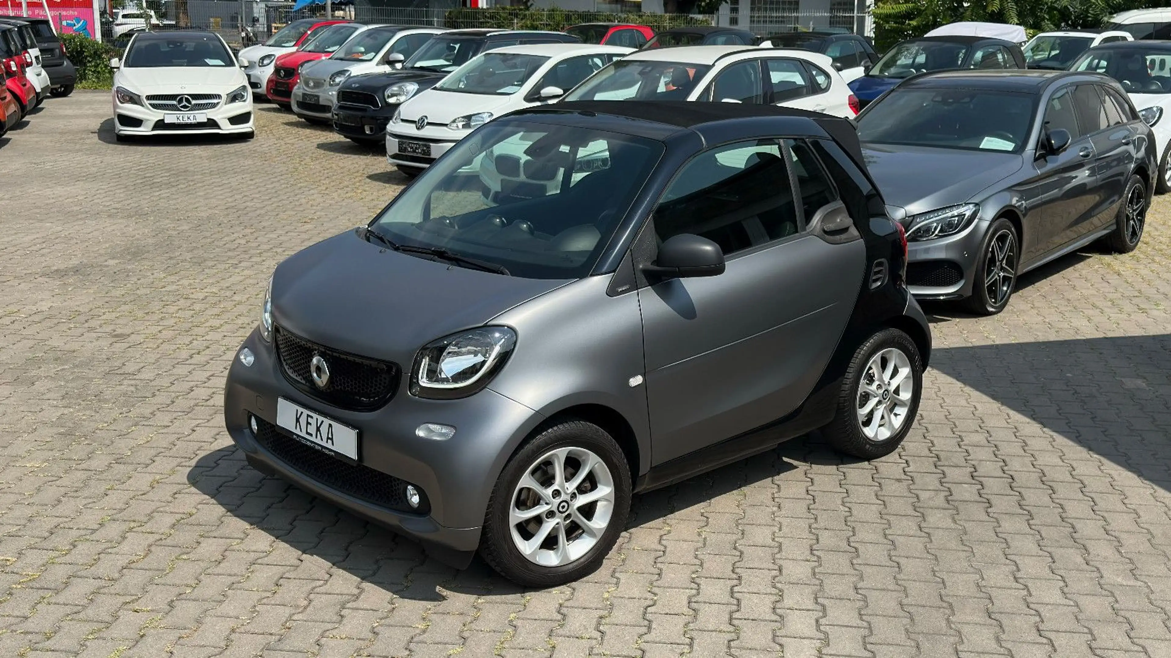 smart forTwo Cabrio TURBO DCT TITANIA MATT GREY & BLACK *TOP* — photo 3