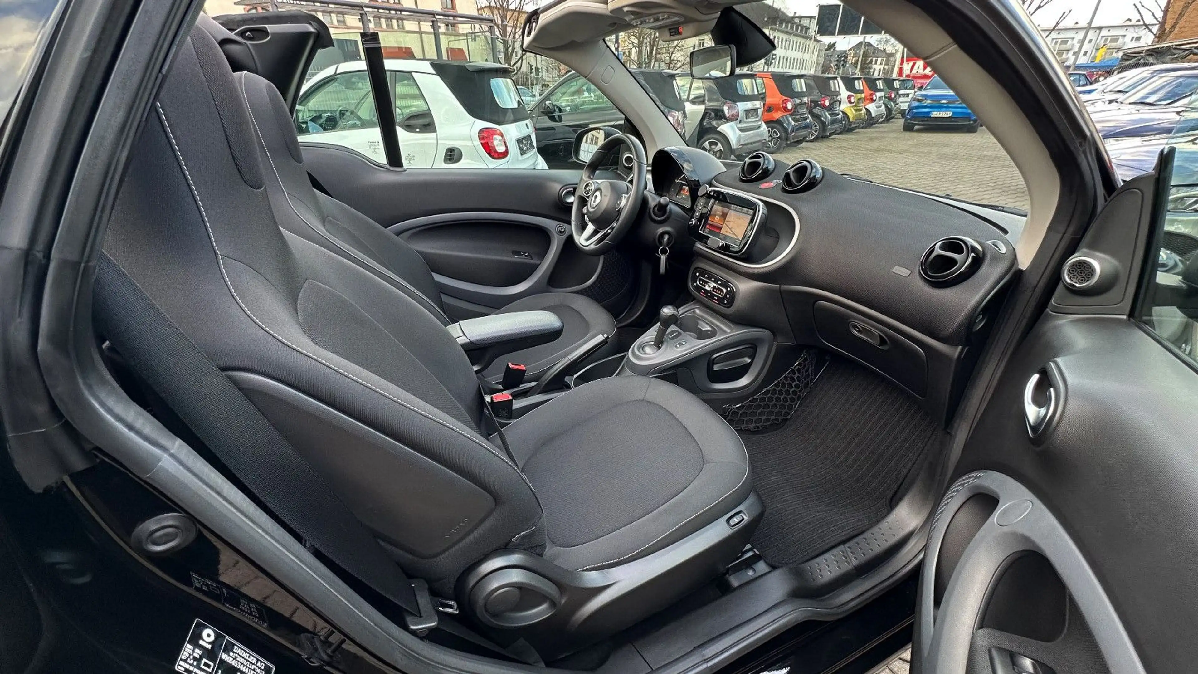 smart forTwo Cabrio TURBO DCT TITANIA MATT GREY & BLACK *TOP* — photo 15