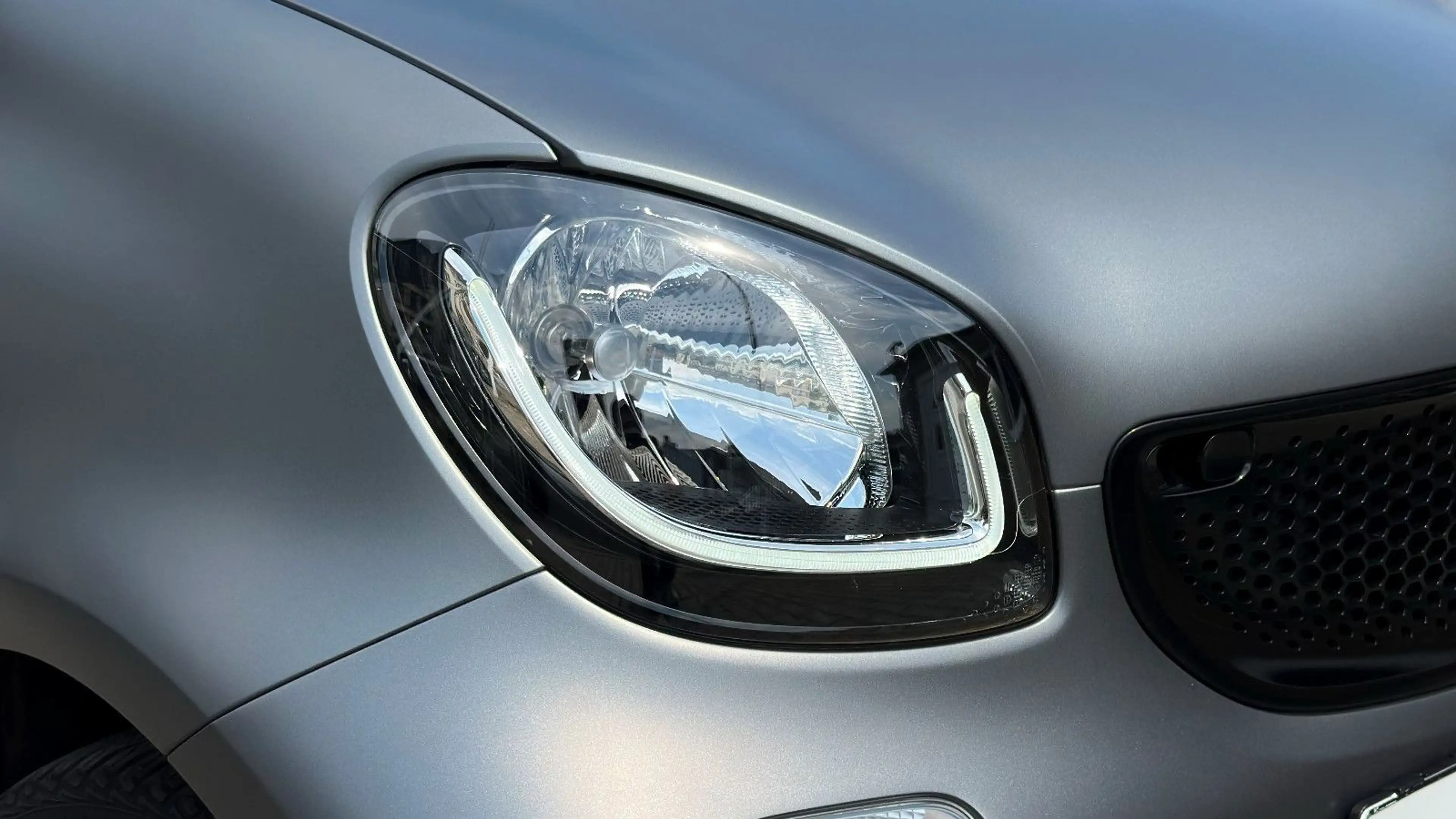 smart forTwo Cabrio TURBO DCT TITANIA MATT GREY & BLACK *TOP* — photo 10