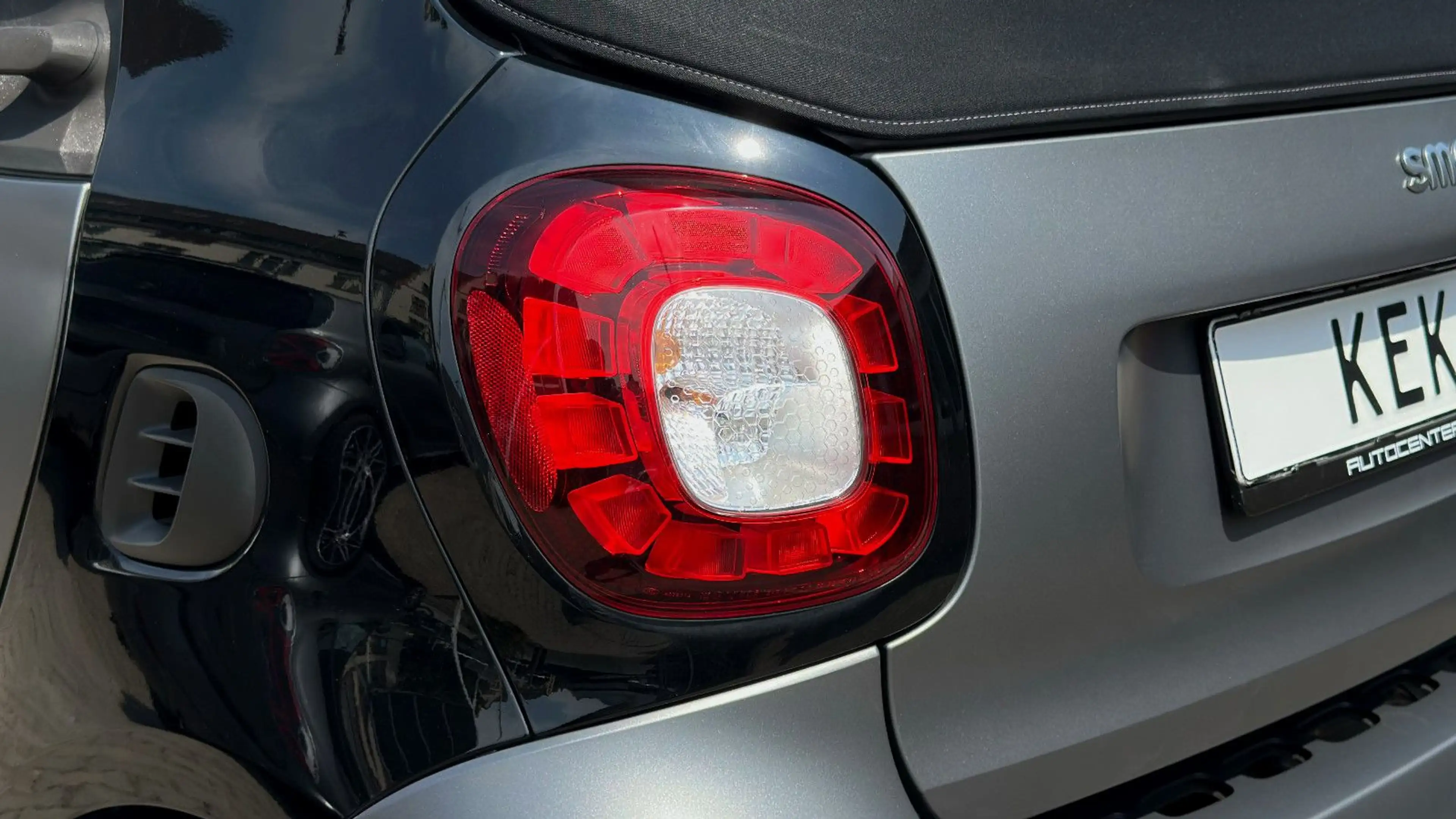 smart forTwo Cabrio TURBO DCT TITANIA MATT GREY & BLACK *TOP* — photo 11