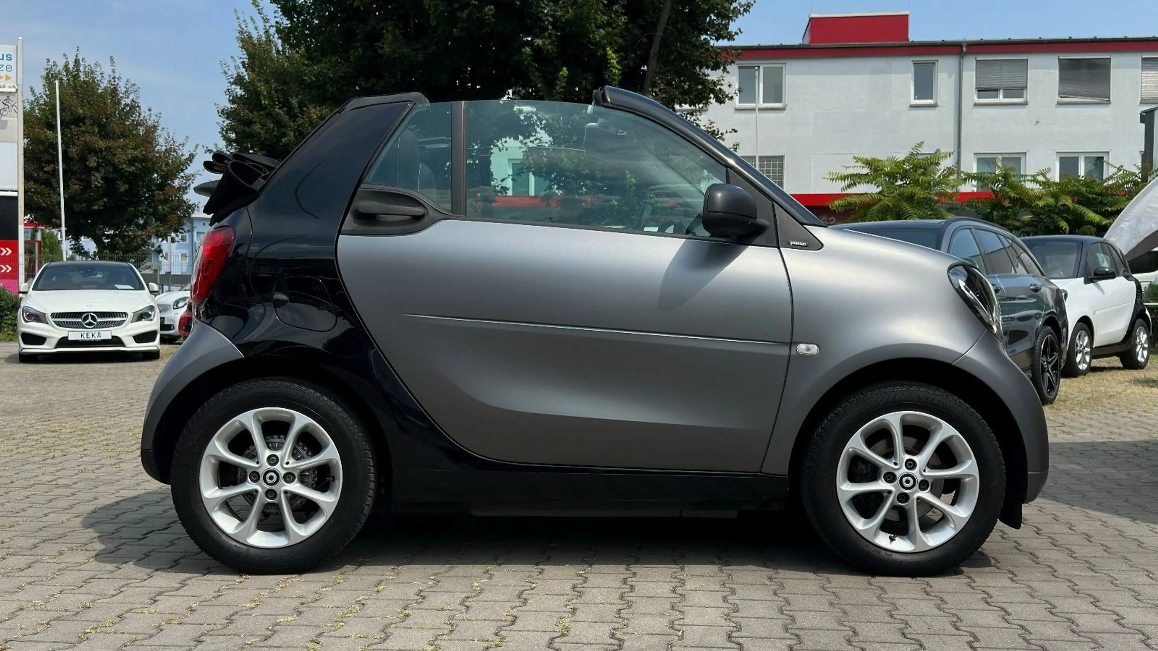 smart forTwo Cabrio TURBO DCT TITANIA MATT GREY & BLACK *TOP* — photo 9