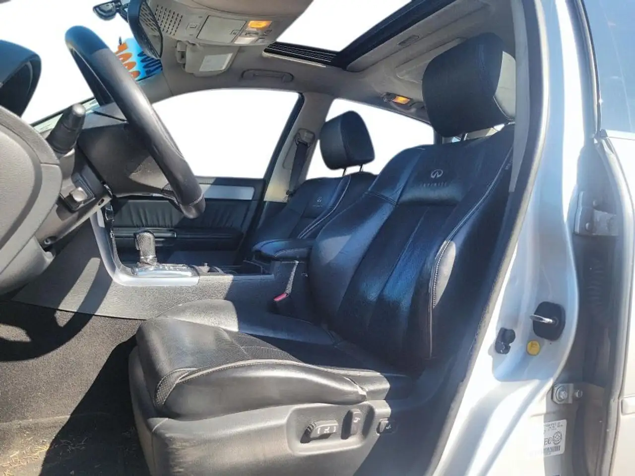 Infiniti M снимка Infiniti M