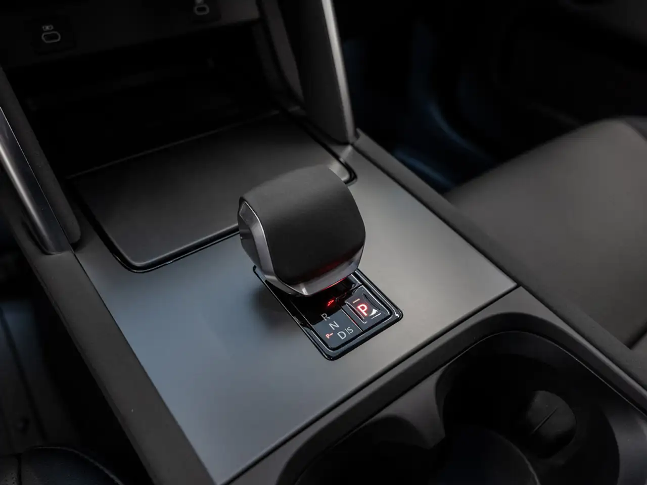 Land Rover Discovery Sport 2026 — фото 13