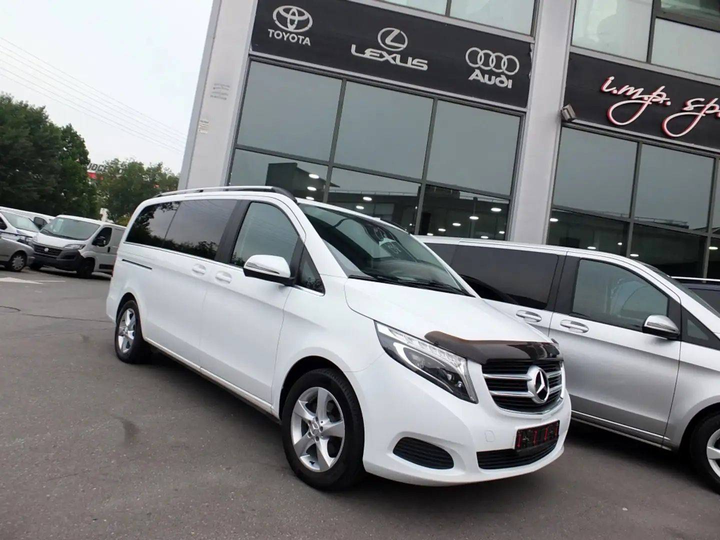 Mercedes-Benz V 220 220d Largo Avantgarde Weiß - 1