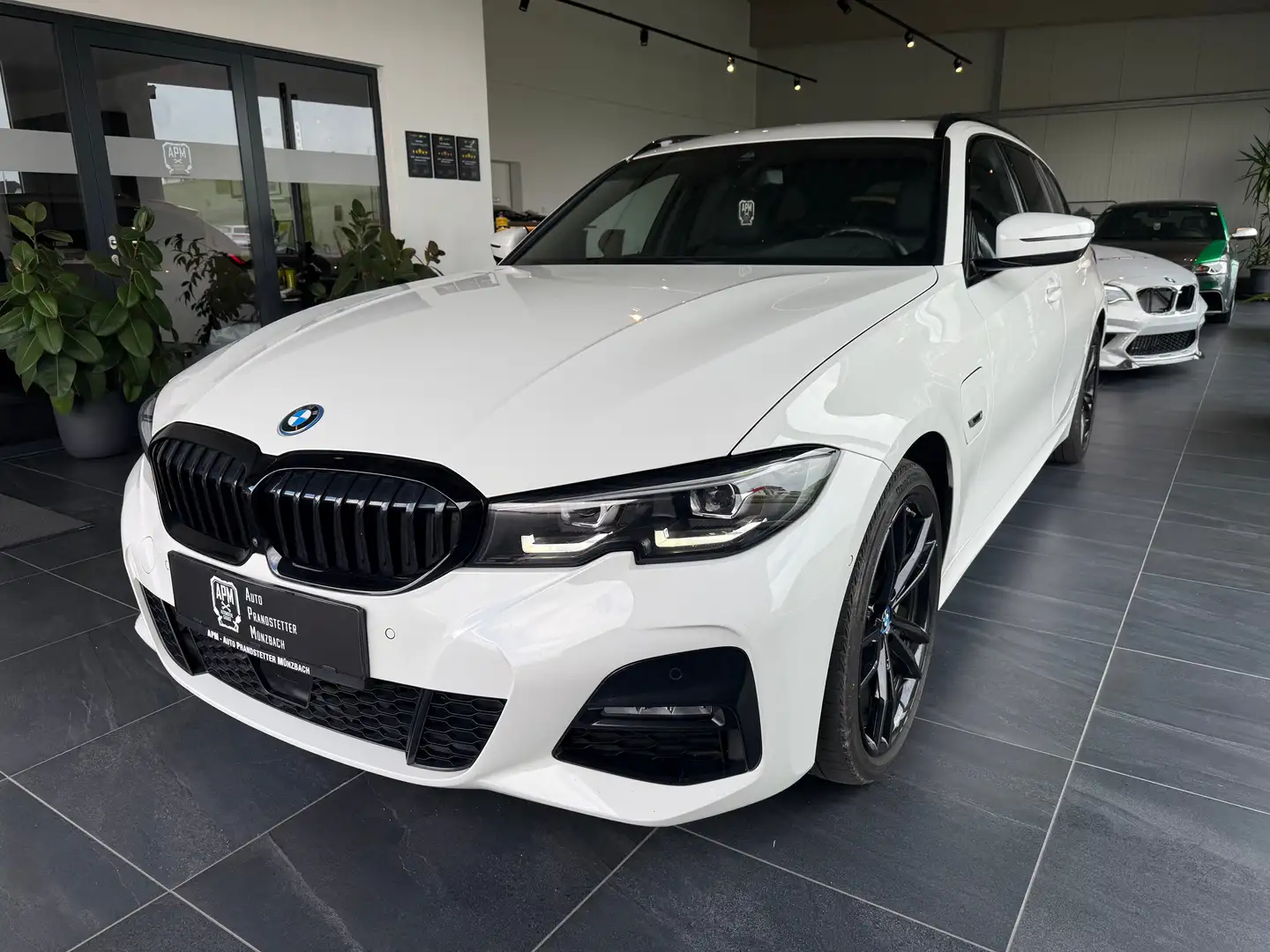 BMW 330 330 e xDrive M Sport*AHK*HeadUp*ACC*360Grad* Weiß - 2