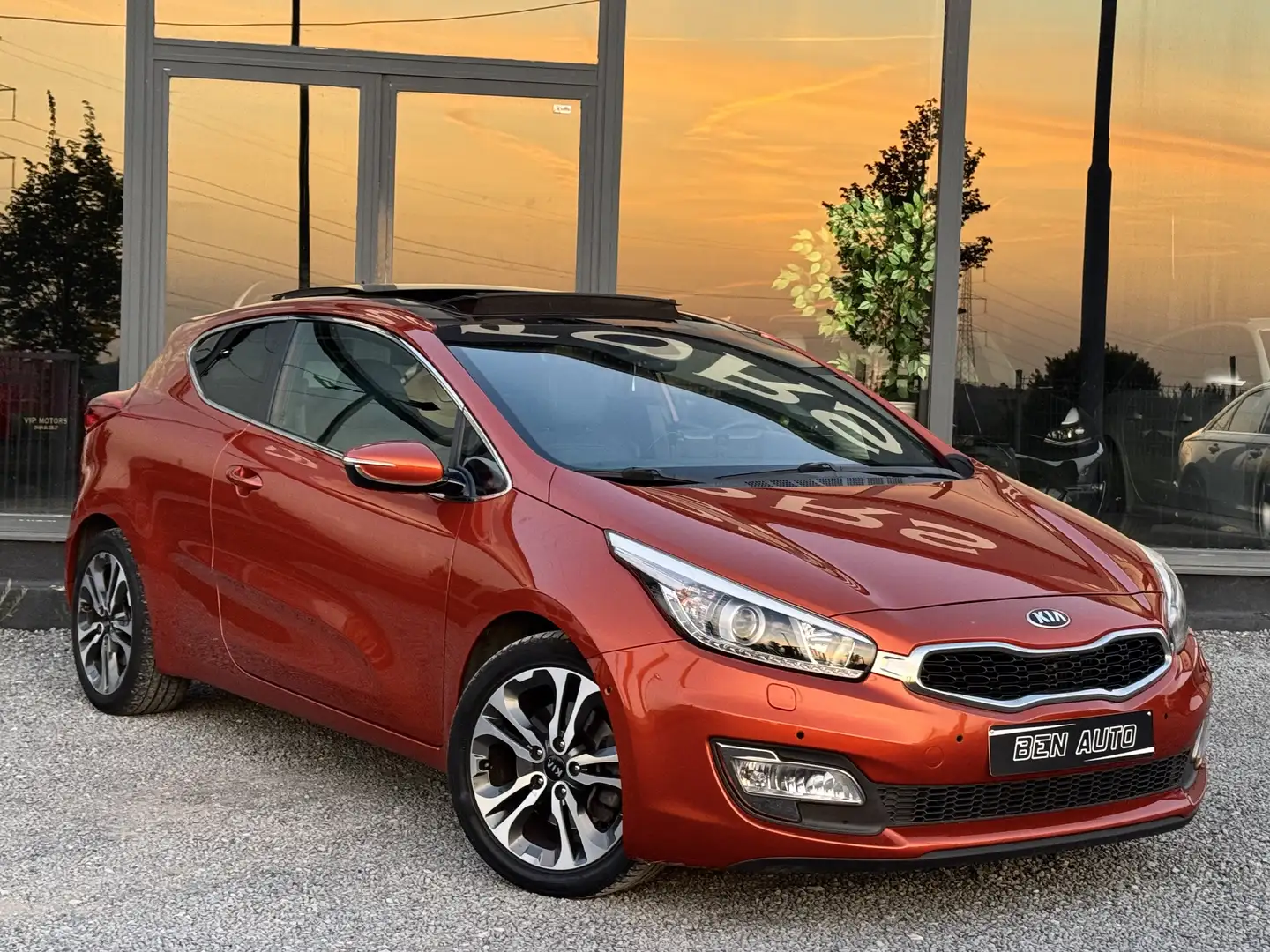 Kia Ceed / cee'd 1.6 CRDi Navi ISG /CarPlay/Caméra/Led/Facelift/ Oranje - 1