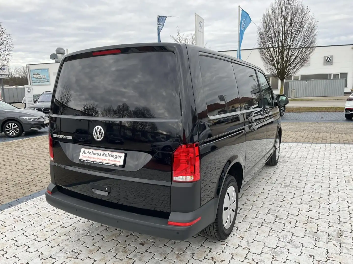 Volkswagen Transporter Kasten T6.1 2.0 TDI KR (Navi,Klima,PDC) Klima Schwarz - 2