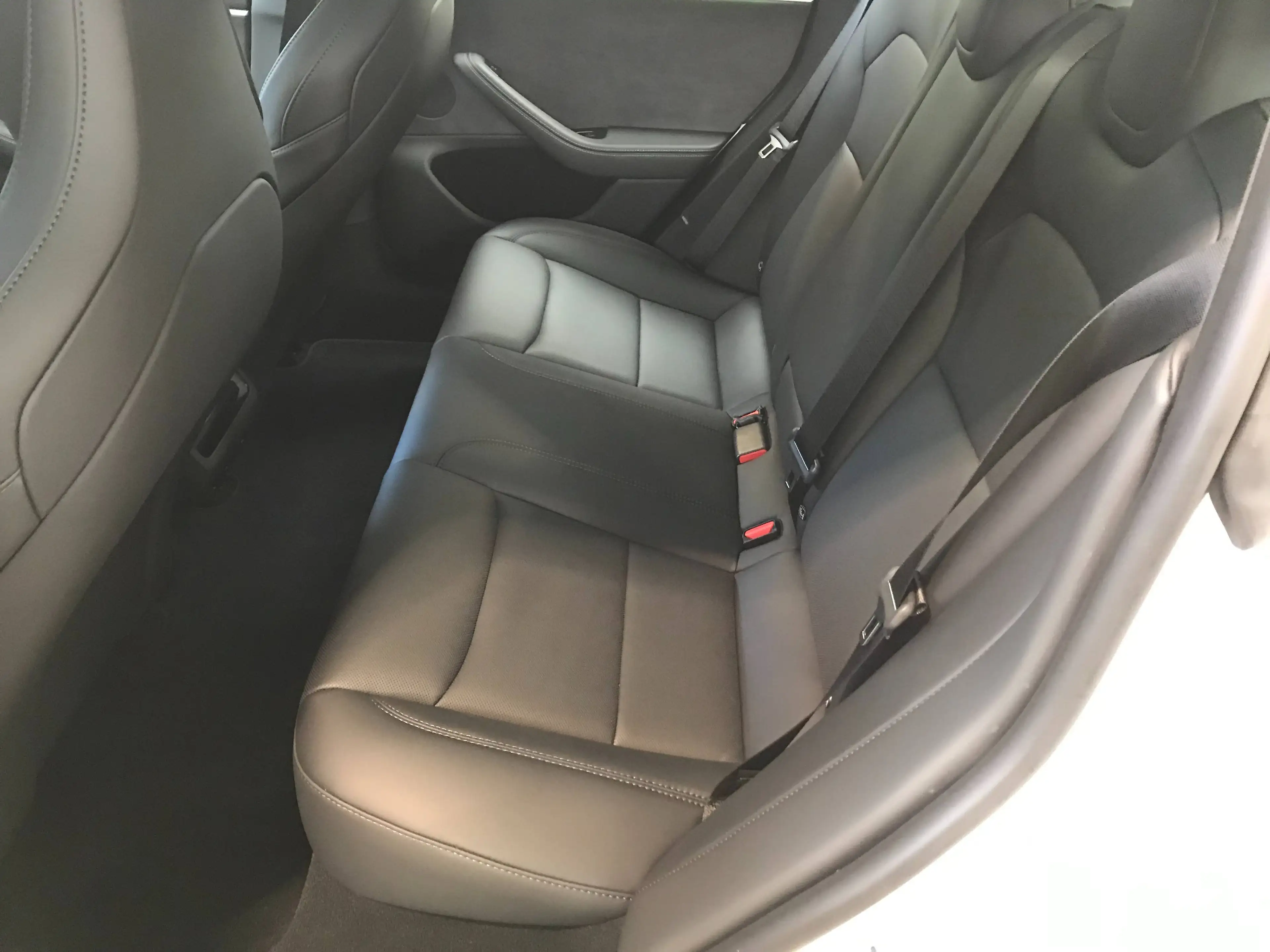 Tesla Model 3 Basis RWD — photo 9
