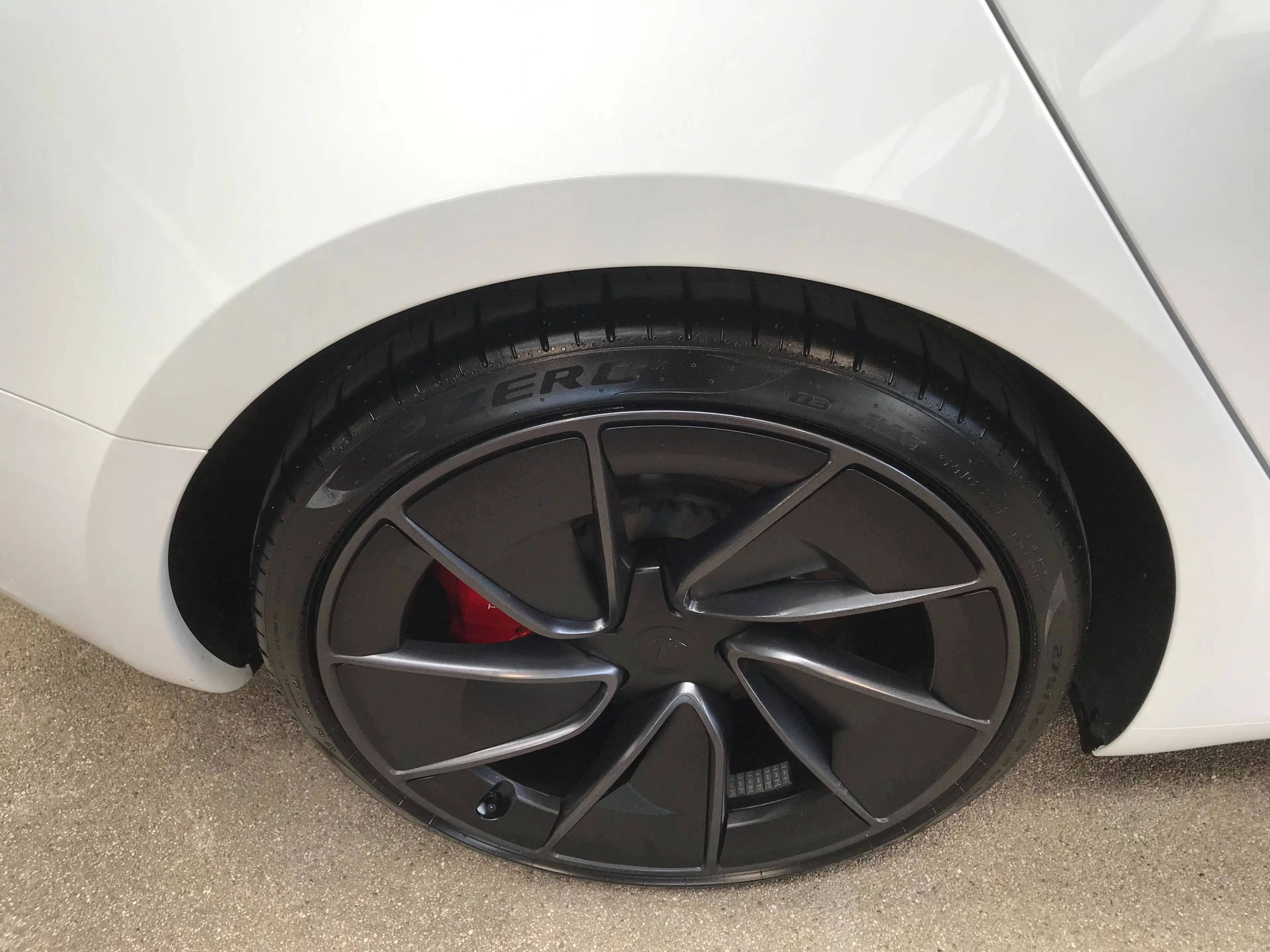 Tesla Model 3 Basis RWD — photo 4