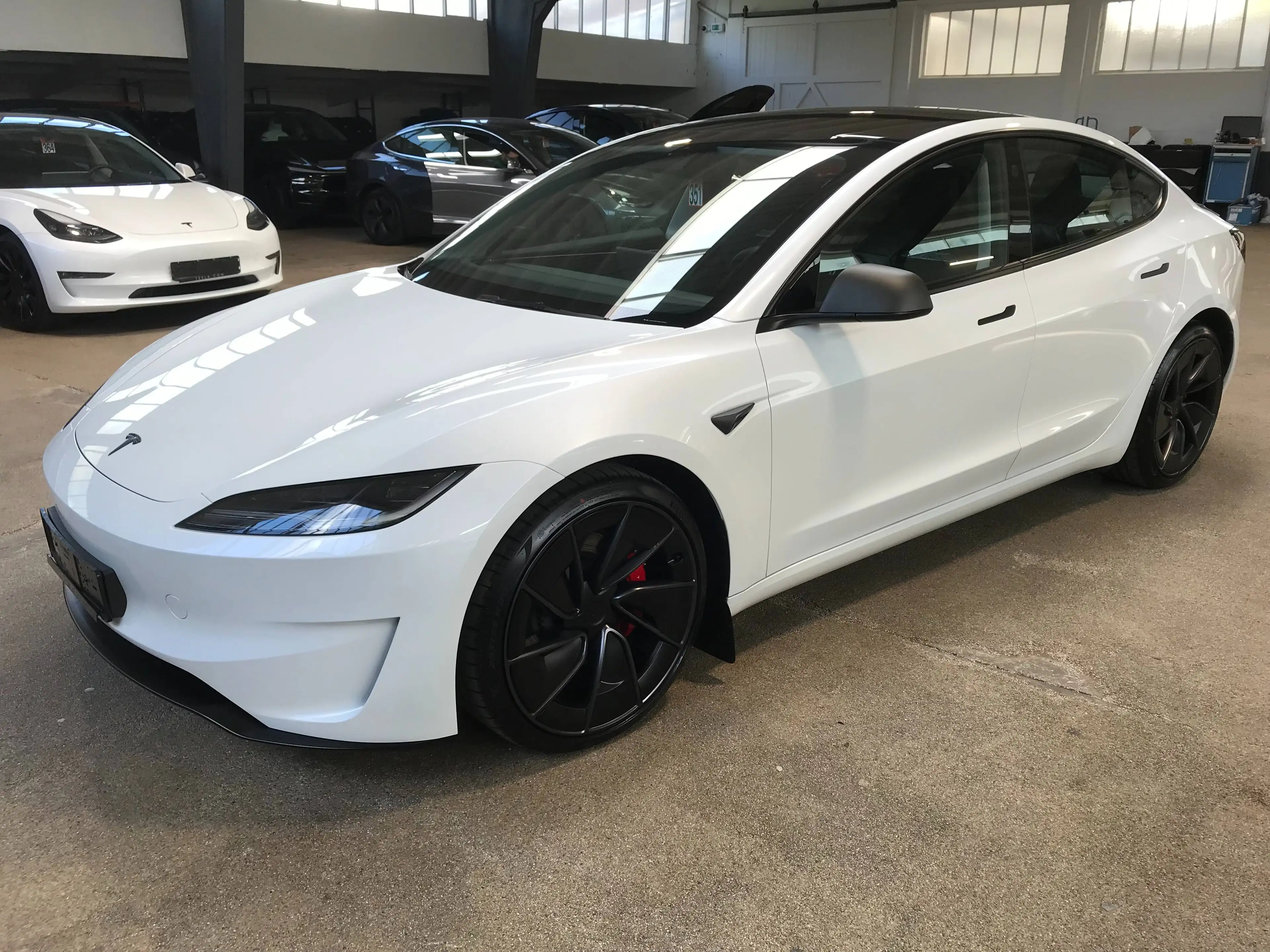Tesla Model 3 Basis RWD — photo 13