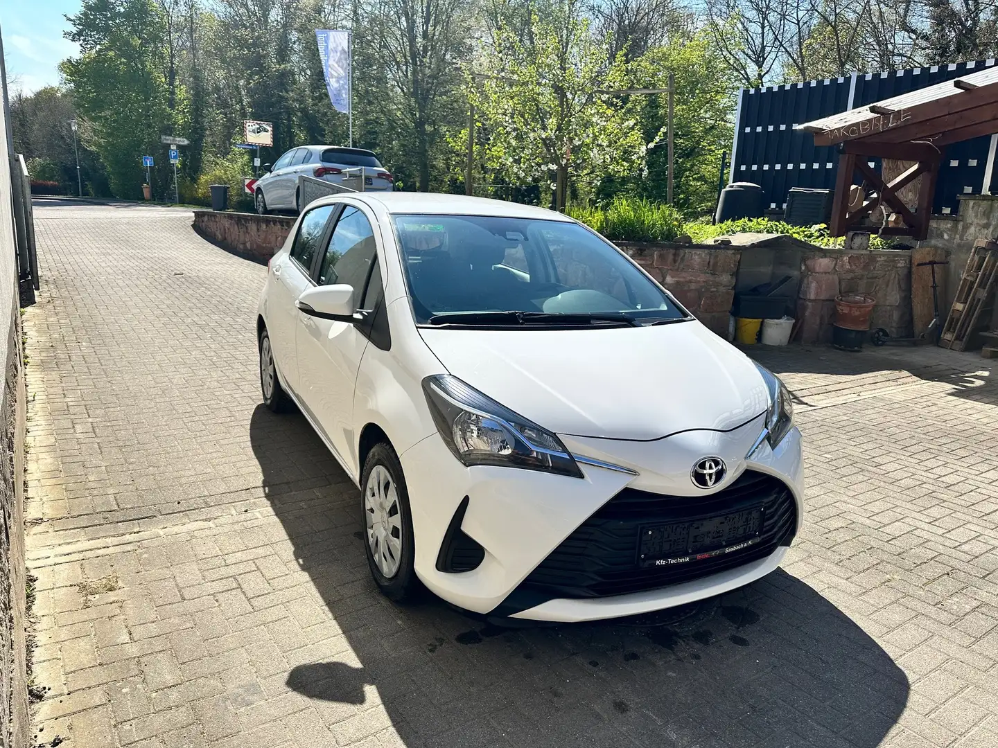 Toyota Yaris Yaris 1.5 VVT-iE Active Weiß - 1