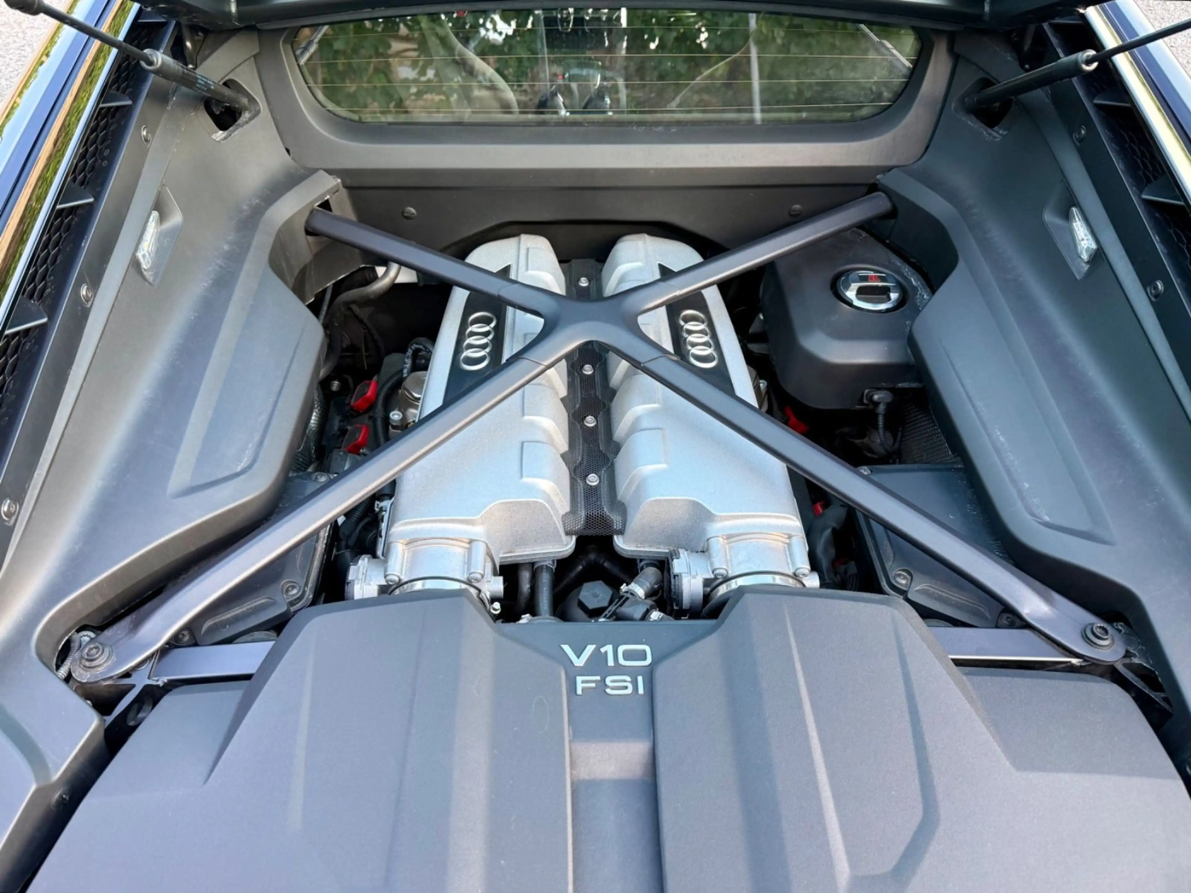 Audi R8 Coupe 5.2 FSI quattro, Capristo, B&O, MwSt ! — photo 17