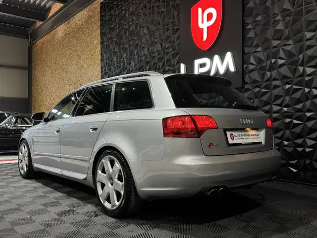Audi S4 view 3