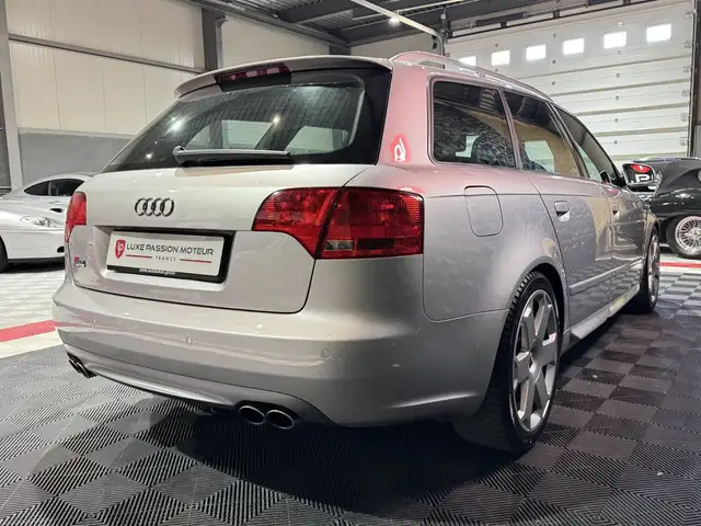 Audi S4 view 5