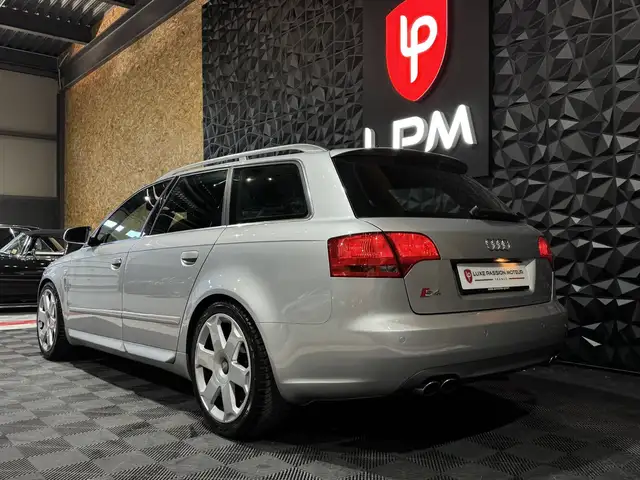 Audi S4 view 3