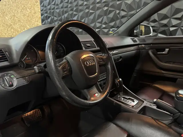 Audi S4 view 7