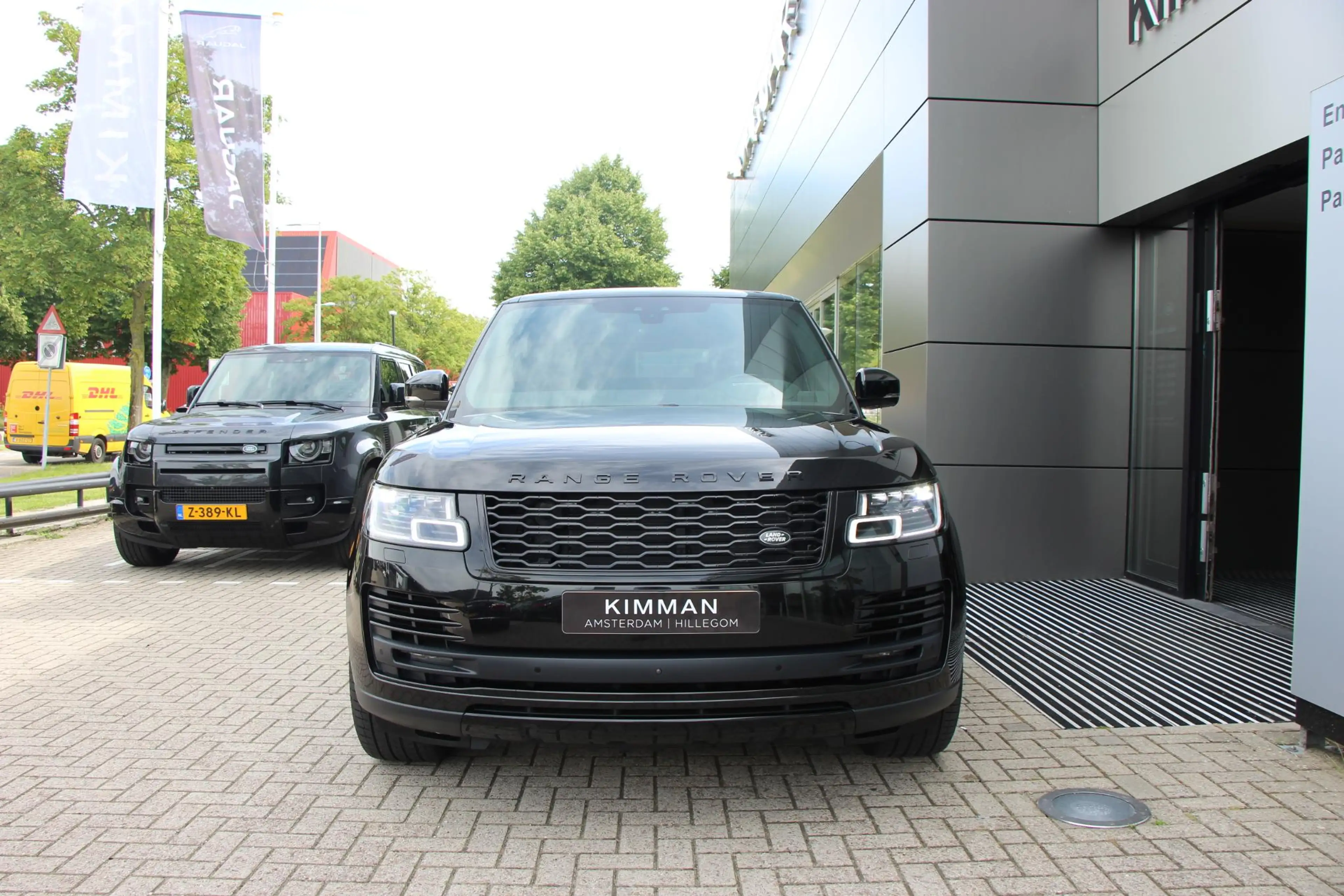 Land Rover Range Rover P400 MHEV Autobiography | Rear Entertainment | Sto — photo 3