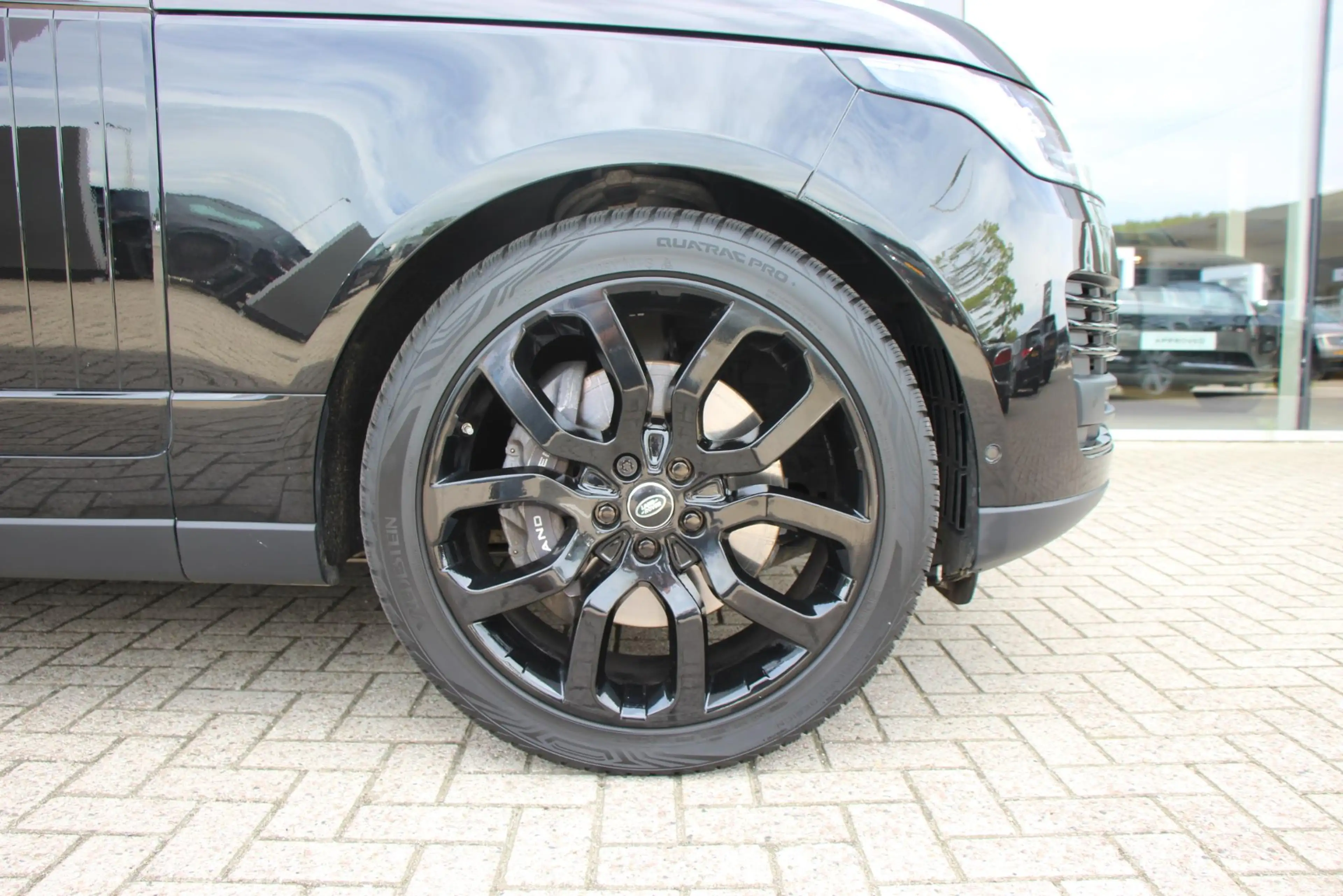 Land Rover Range Rover P400 MHEV Autobiography | Rear Entertainment | Sto — photo 9