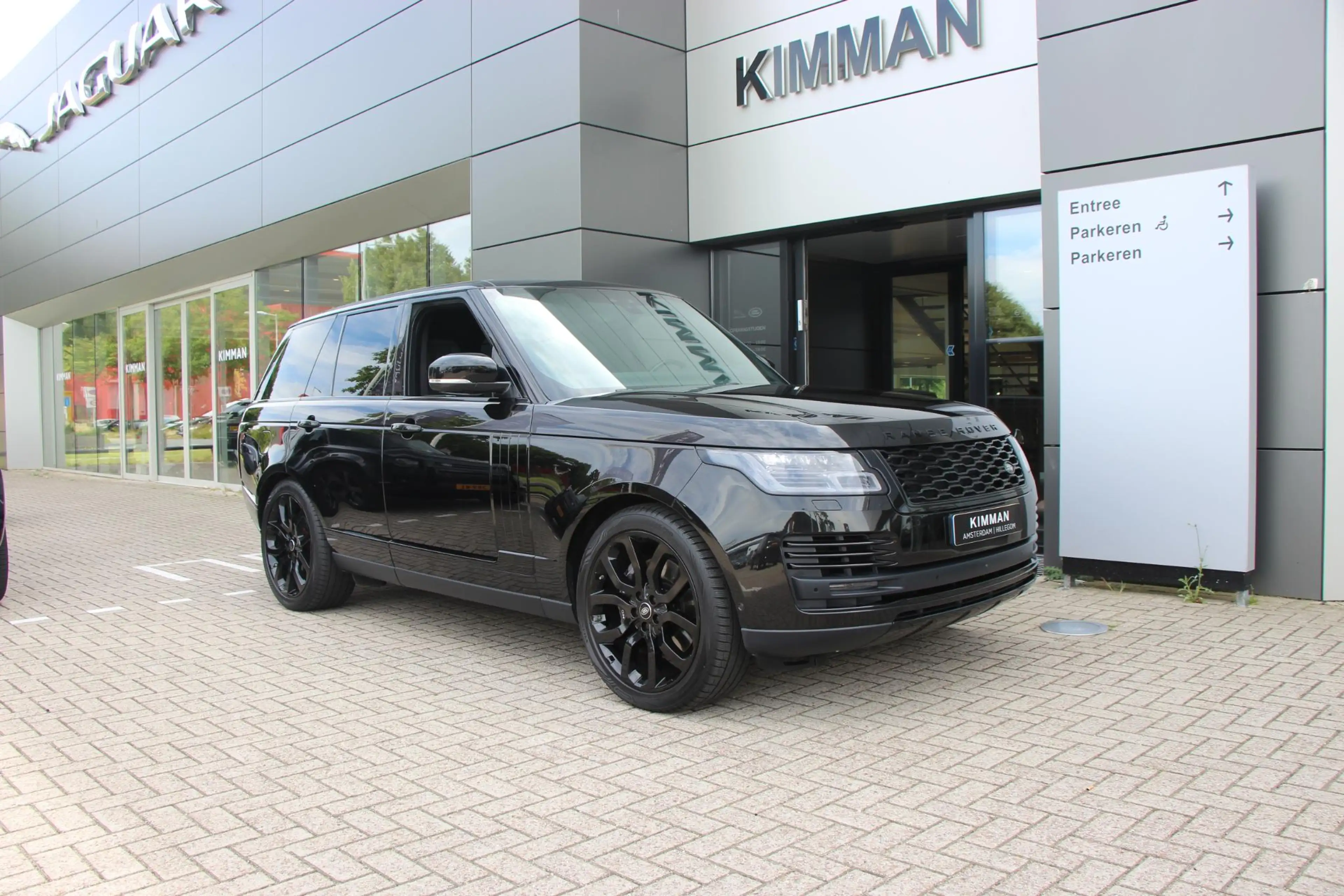 Land Rover Range Rover P400 MHEV Autobiography | Rear Entertainment | Sto — photo 2
