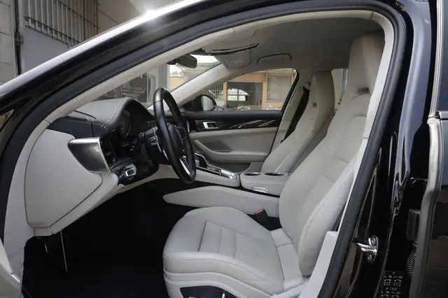 Porsche Panamera view 21