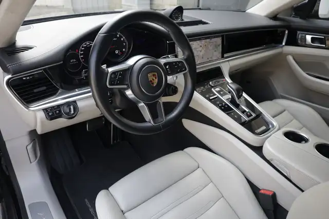 Porsche Panamera view 17