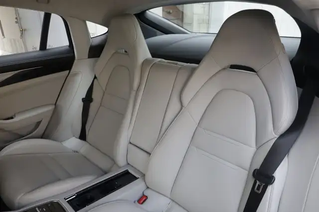 Porsche Panamera view 4