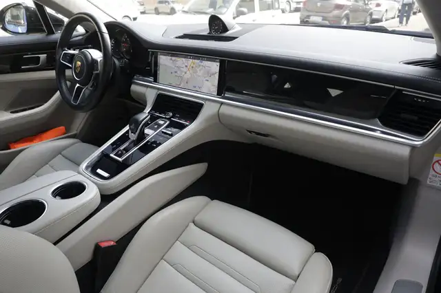 Porsche Panamera view 7