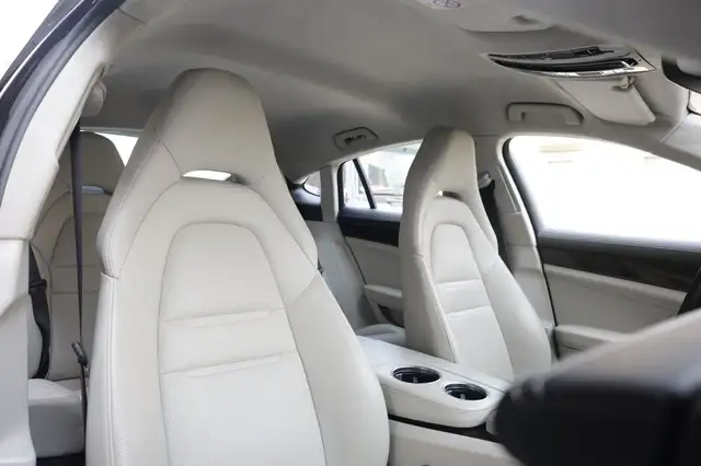 Porsche Panamera view 11