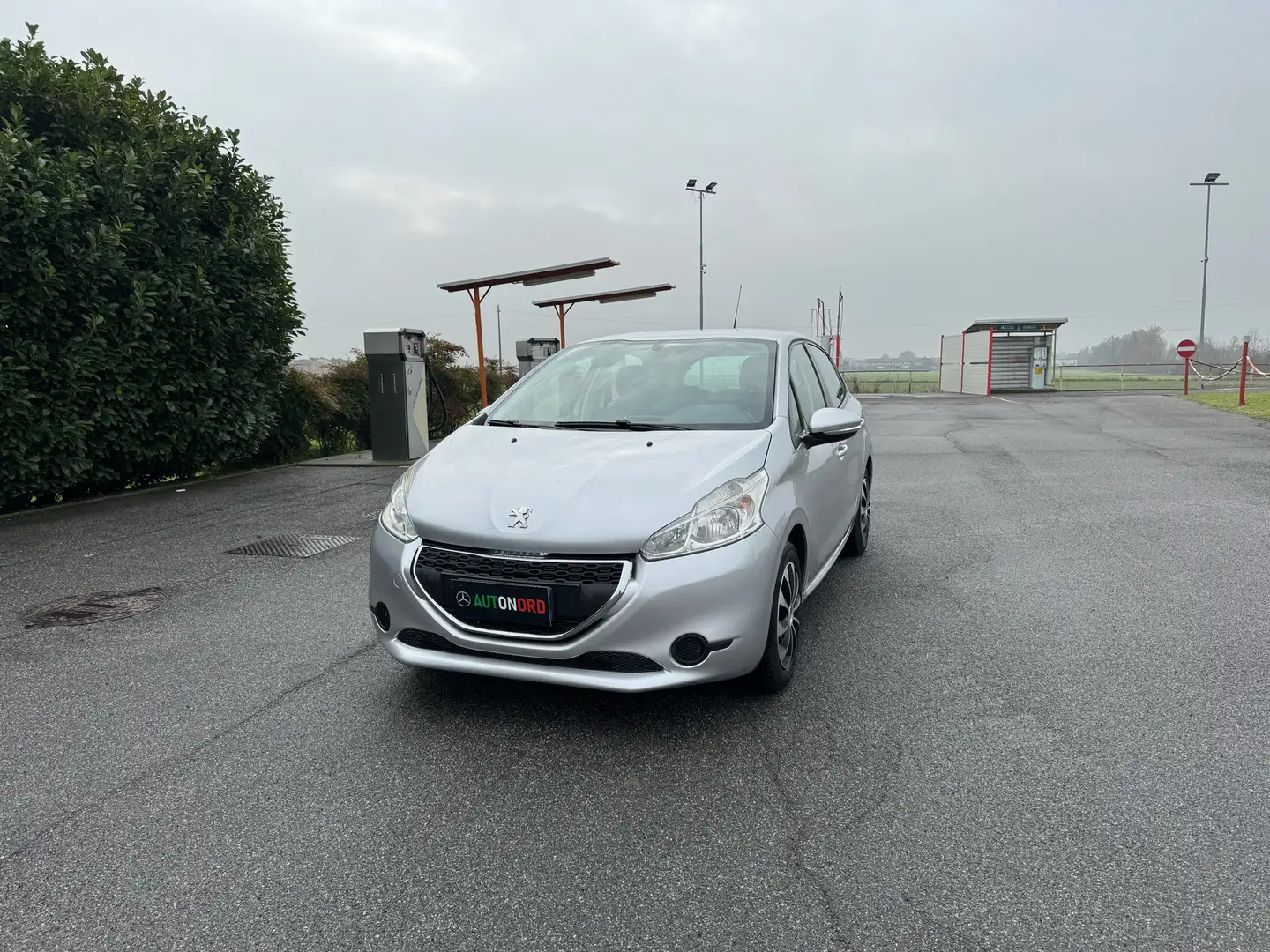 Peugeot 208 5p 1.2 puretech Access Euro6 Grau - 1