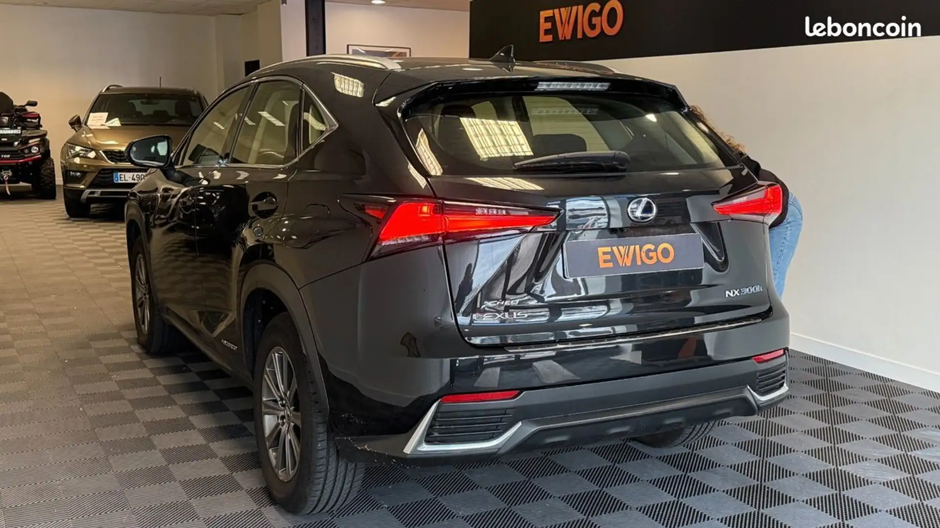 Lexus NX 300 2.5 300 h 197h 155 hev pack business 2wd bva Noir - 2