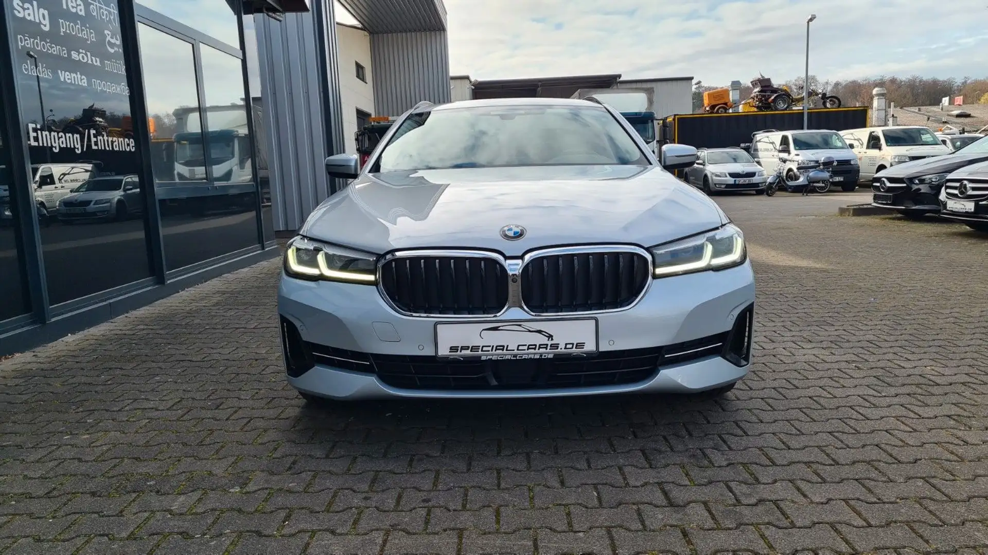 BMW 530 i xDrive Touring - ASSISTS - 360° - AHK -LIVE Silber - 2