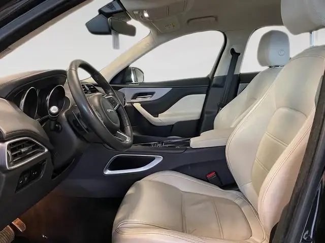 Jaguar F-Pace view 7