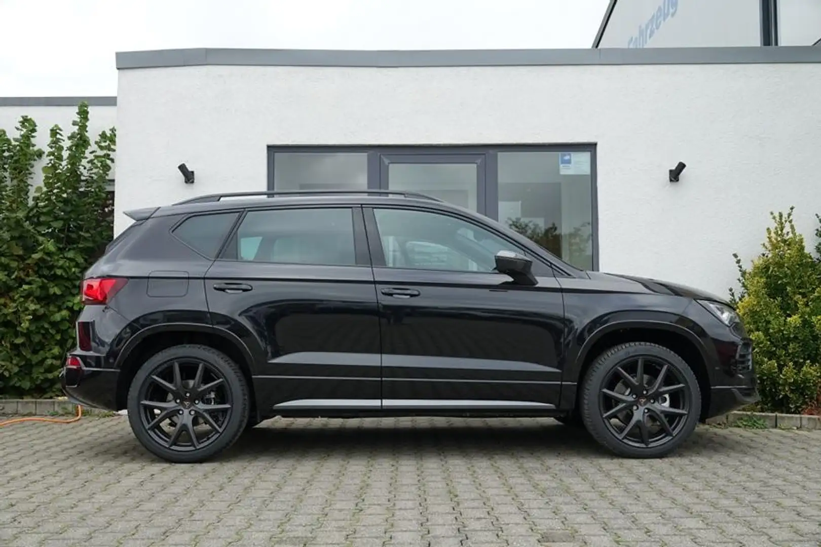 CUPRA Ateca 190PS 4DRIVE Leder/AHK/el.H-Klappe/Pano+++ Černá - 2