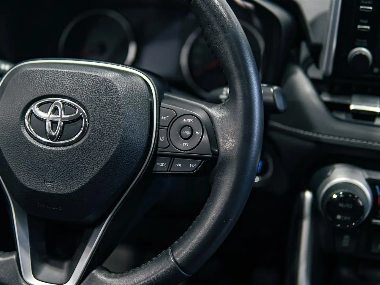 Toyota RAV 4 снимка Toyota RAV 4