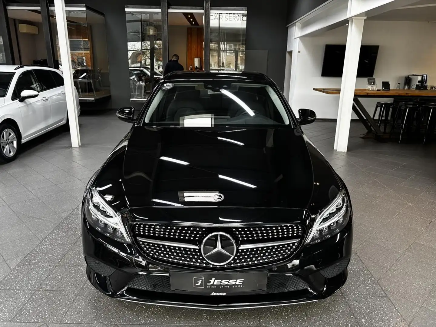 Mercedes-Benz C 300 Avantgarde LED DISTR+ HUD AHK R.CAM Negru - 2